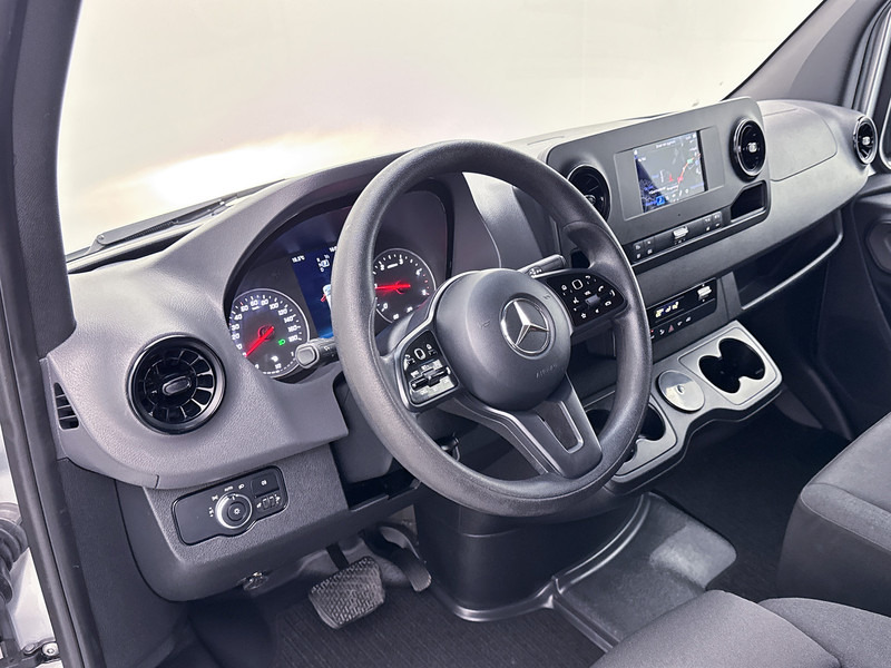 Mercedes-Benz Sprinter 315 1.9 CDI L2H2 Inrichting 220v omvormer Laadlift Navigatie Achteruitrijcamera Inrichting Cruise Control - Panel van: picture 5 Mercedes-Benz Sprinter 315 1.9 CDI L2H2 Inrichting 220v omvormer Laadlift Navigatie Achteruitrijcamera Inrichting Cruise Control - Panel van: picture 5