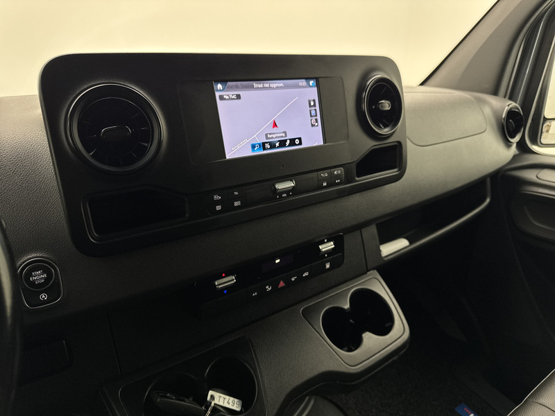 Mercedes-Benz Sprinter 519 3.0 CDI L3H2 V6 Led koplampen 360 camera systeem Trekhaak Navigatie Dubbel lucht - Panel van: picture 5 Mercedes-Benz Sprinter 519 3.0 CDI L3H2 V6 Led koplampen 360 camera systeem Trekhaak Navigatie Dubbel lucht - Panel van: picture 5