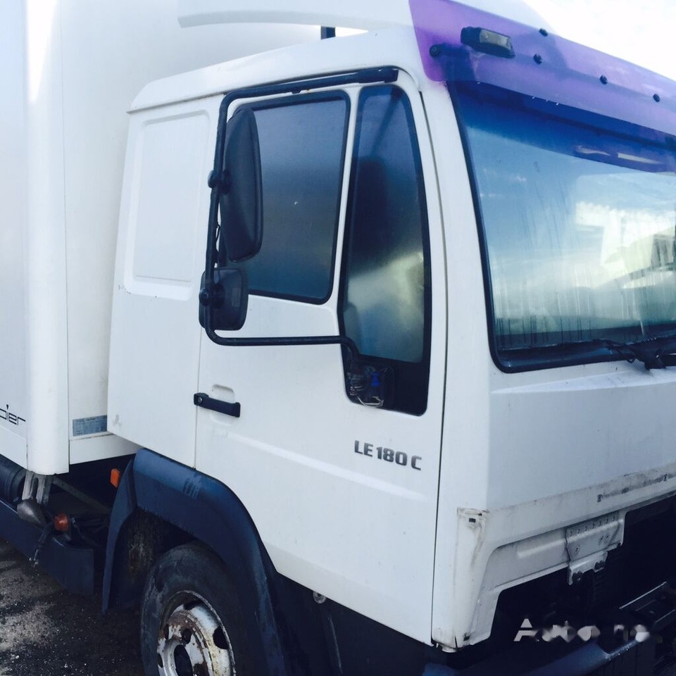 MAN LE 8-180 - Curtainsider truck: picture 3 MAN LE 8-180 - Curtainsider truck: picture 3