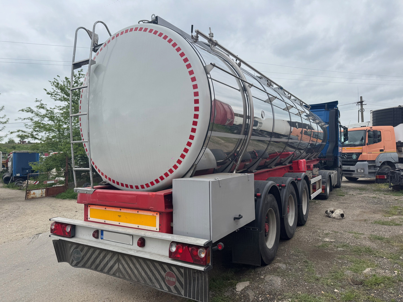 Menci Transport lichide ALIMENTARE - Tank semi-trailer: picture 5 Menci Transport lichide ALIMENTARE - Tank semi-trailer: picture 5