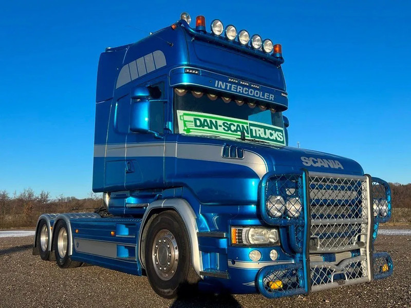 Scania T520 V8 Speciel interior. Air / Air suspension. Opticruise / Retarder .PTO on Engine and gearbox. New Hydr. system. - Tractor unit: picture 2 Scania T520 V8 Speciel interior. Air / Air suspension. Opticruise / Retarder .PTO on Engine and gearbox. New Hydr. system. - Tractor unit: picture 2