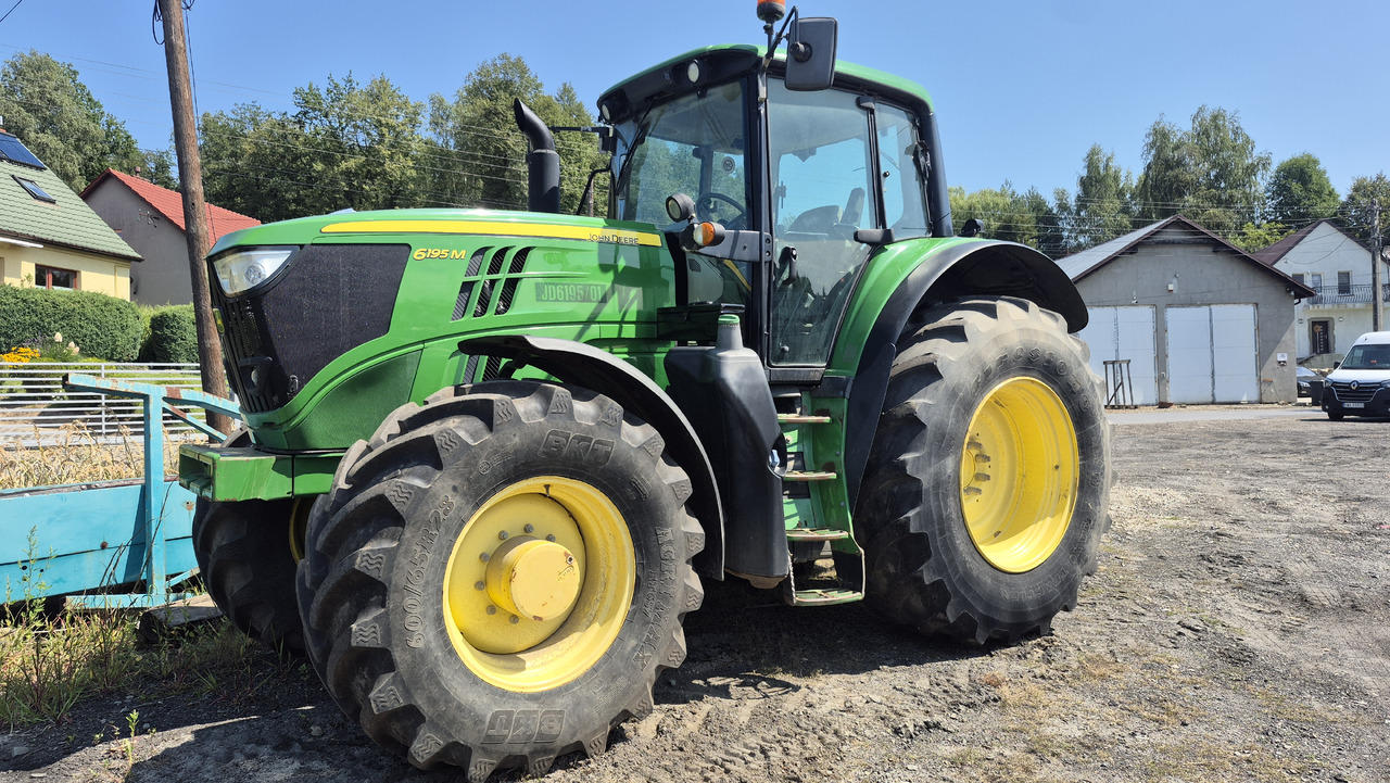 JOHN DEERE 6195M - Farm tractor: picture 2 JOHN DEERE 6195M - Farm tractor: picture 2