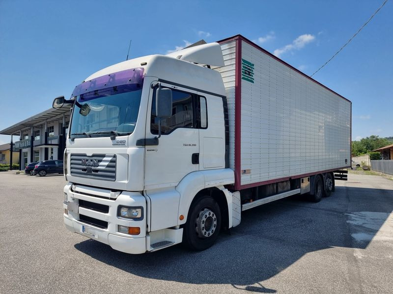 Cubo MAN TGA 26.390 - Box truck: picture 1 Cubo MAN TGA 26.390 - Box truck: picture 1