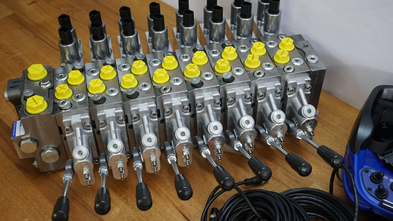 Leasing of Set SPV with Scanreco RC400 8 Functions Hiab, Palfinger, Fassi Set SPV with Scanreco RC400 8 Functions Hiab, Palfinger, Fassi: picture 5 Leasing of Set SPV with Scanreco RC400 8 Functions Hiab, Palfinger, Fassi Set SPV with Scanreco RC400 8 Functions Hiab, Palfinger, Fassi: picture 5