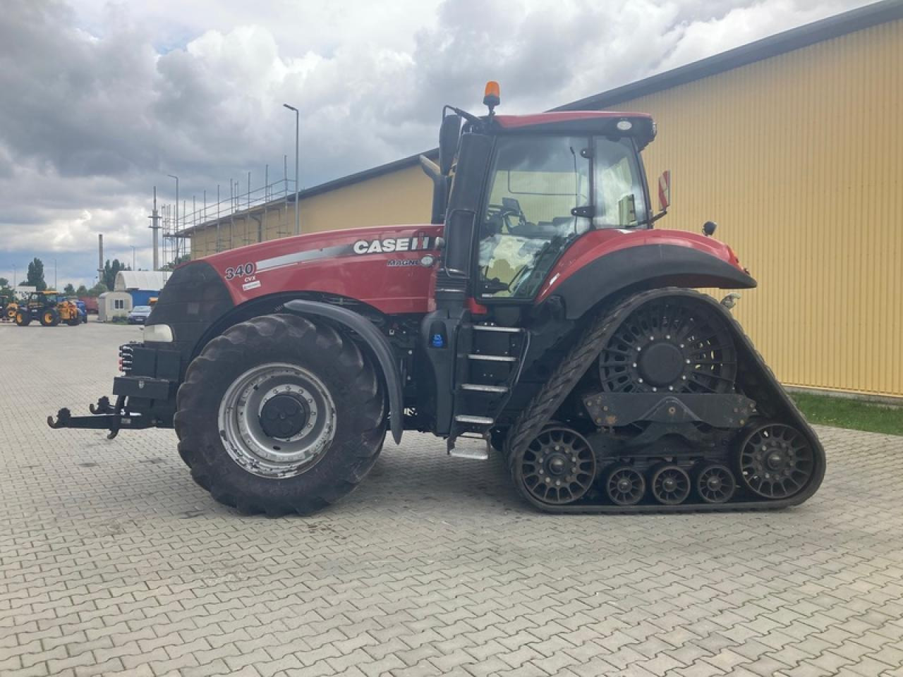 Case-IH MAGNUM 340 CVX ROWTRAC - Farm tractor: picture 2 Case-IH MAGNUM 340 CVX ROWTRAC - Farm tractor: picture 2