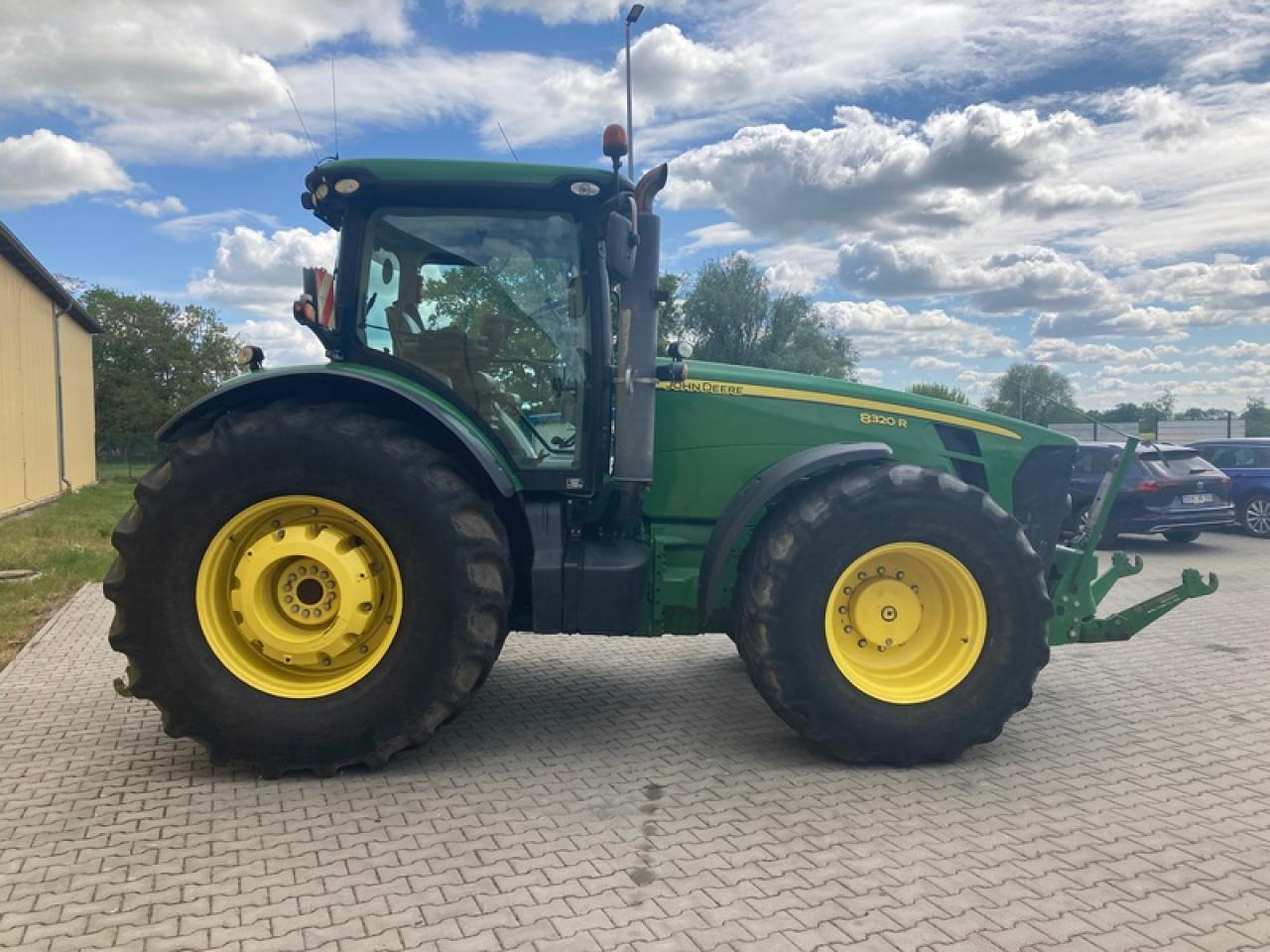 John Deere 8320 R AUTOPOWER - Farm tractor: picture 4 John Deere 8320 R AUTOPOWER - Farm tractor: picture 4