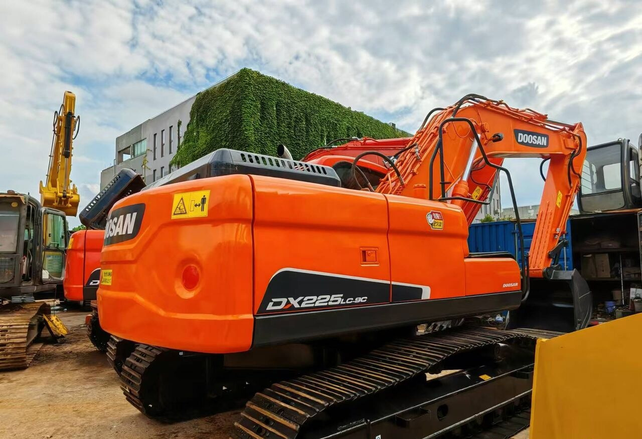 Doosan DX225LC - Crawler excavator: picture 1 Doosan DX225LC - Crawler excavator: picture 1