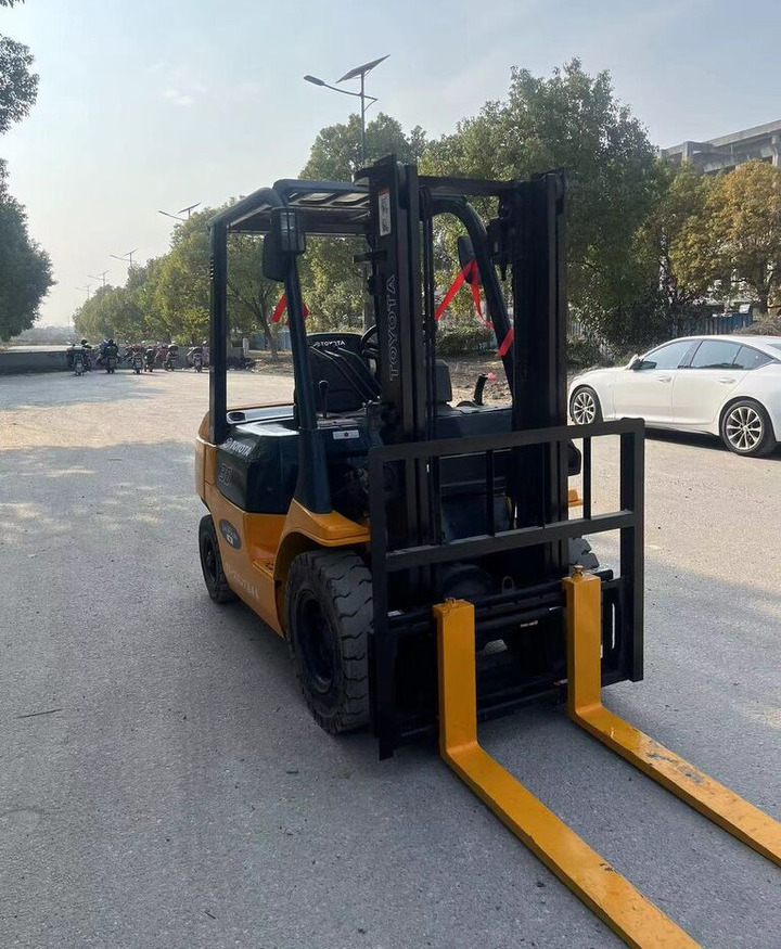 Toyota Made in Japan 7FD30 3ton 5ton 7FD50 for sale - Diesel forklift: picture 4 Toyota Made in Japan 7FD30 3ton 5ton 7FD50 for sale - Diesel forklift: picture 4