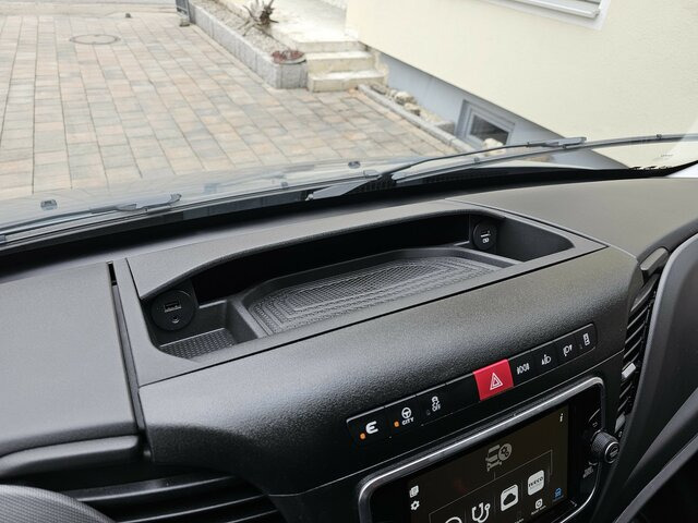 New Curtain side van IVECO Daily 35S18 3.0 Pritsche Plane Ladebordwand AHK: picture 11