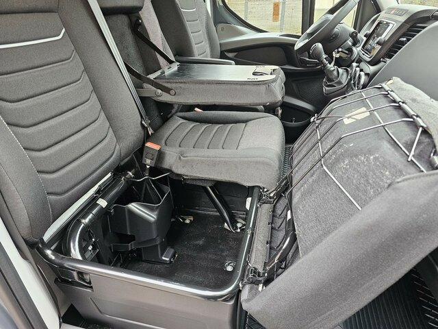 New Curtain side van IVECO Daily 35S18 3.0 Pritsche Plane Ladebordwand AHK: picture 14