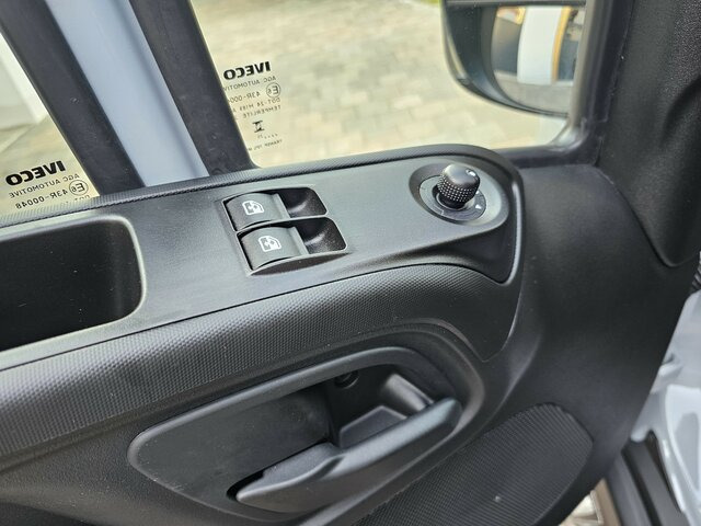 IVECO Daily 35S18HA8V DOKA Hi-Matic 12m³ 2xSchiebetür - Panel van, Combi van: picture 2 IVECO Daily 35S18HA8V DOKA Hi-Matic 12m³ 2xSchiebetür - Panel van, Combi van: picture 2