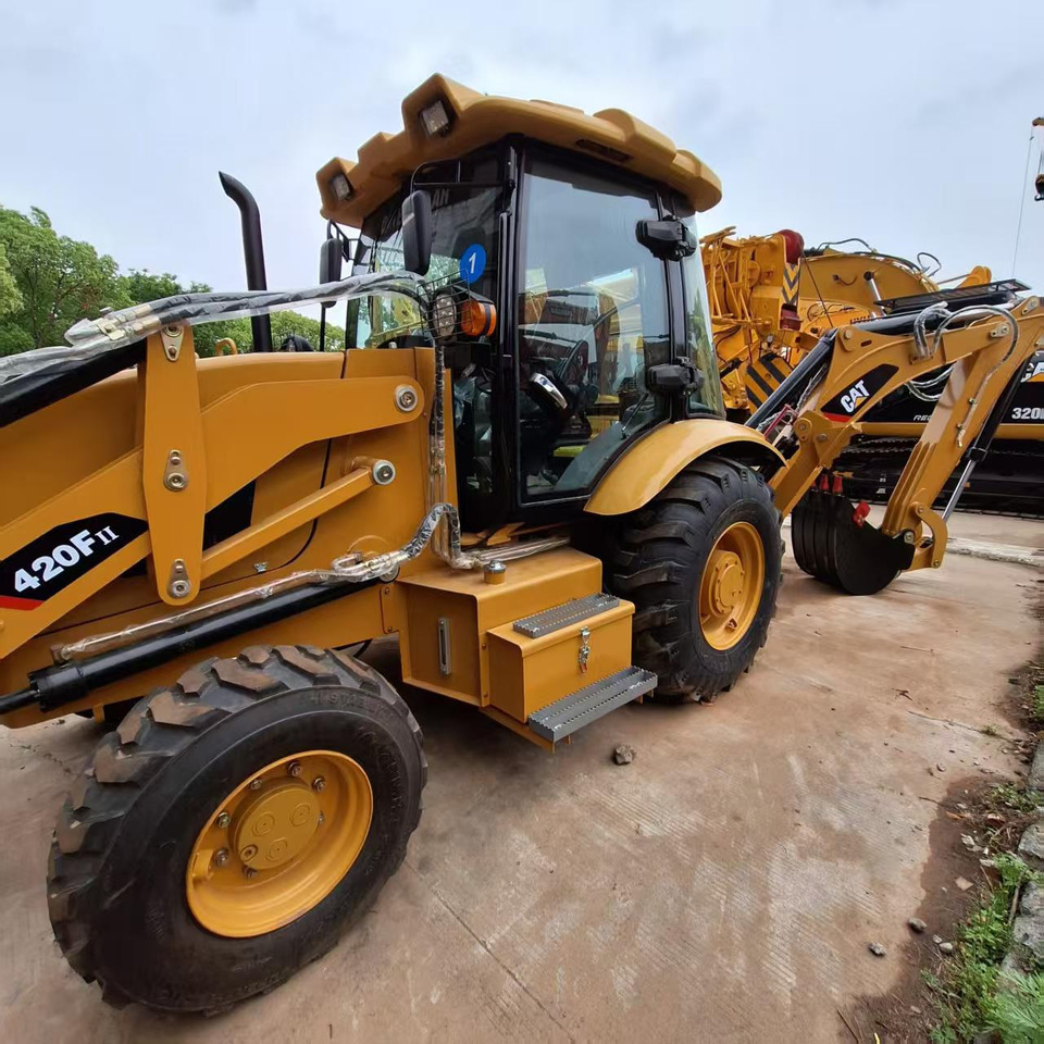 CAT 420F Backhoe Loader - Backhoe loader: picture 2 CAT 420F Backhoe Loader - Backhoe loader: picture 2