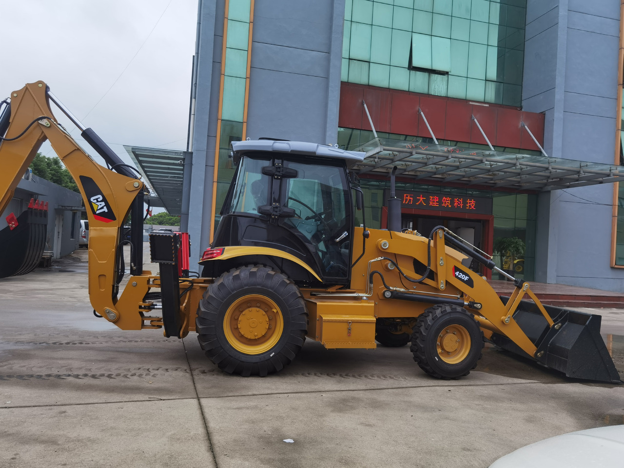 CAT 420F Backhoe Loader - Backhoe loader: picture 4 CAT 420F Backhoe Loader - Backhoe loader: picture 4