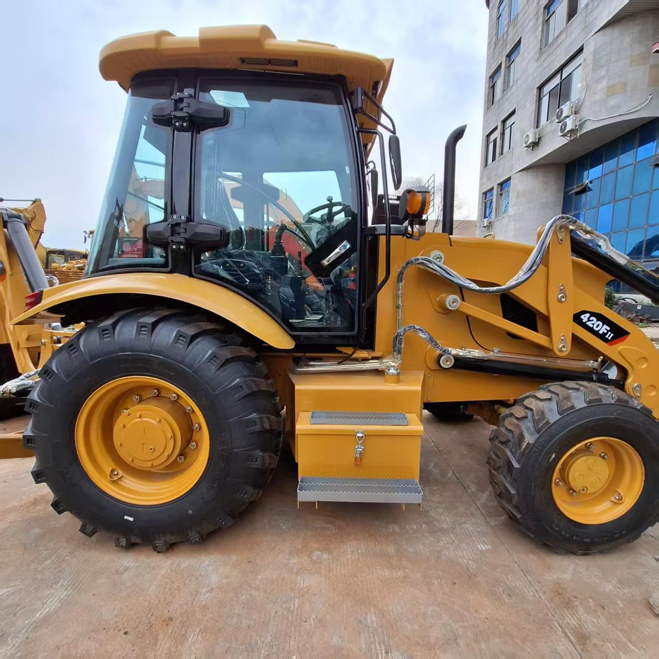 CAT 420F2 Backhoe Loader - Backhoe loader: picture 2 CAT 420F2 Backhoe Loader - Backhoe loader: picture 2