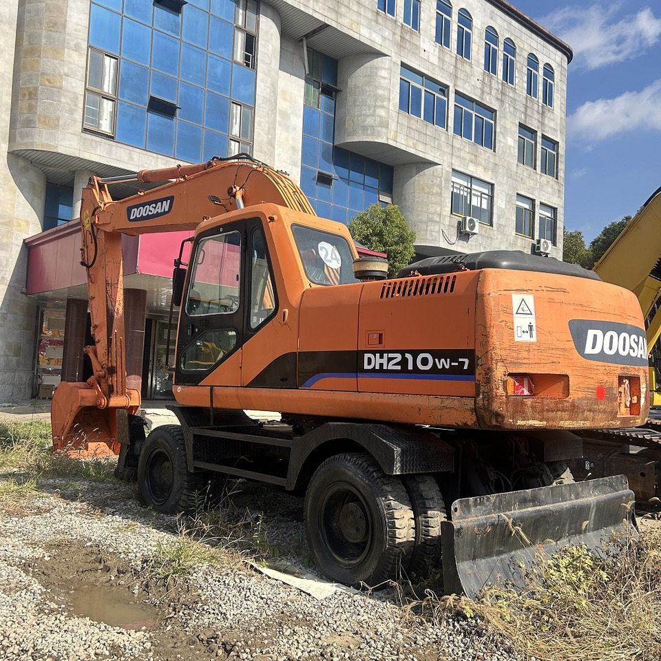 Doosan DH210w-7 wheel excavator - Wheel excavator: picture 1 Doosan DH210w-7 wheel excavator - Wheel excavator: picture 1