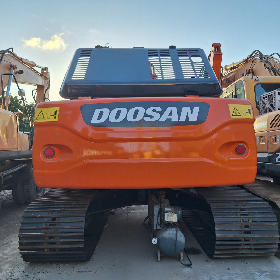 Doosan DX300LC-9C Crawler Excavator - Crawler excavator: picture 3 Doosan DX300LC-9C Crawler Excavator - Crawler excavator: picture 3