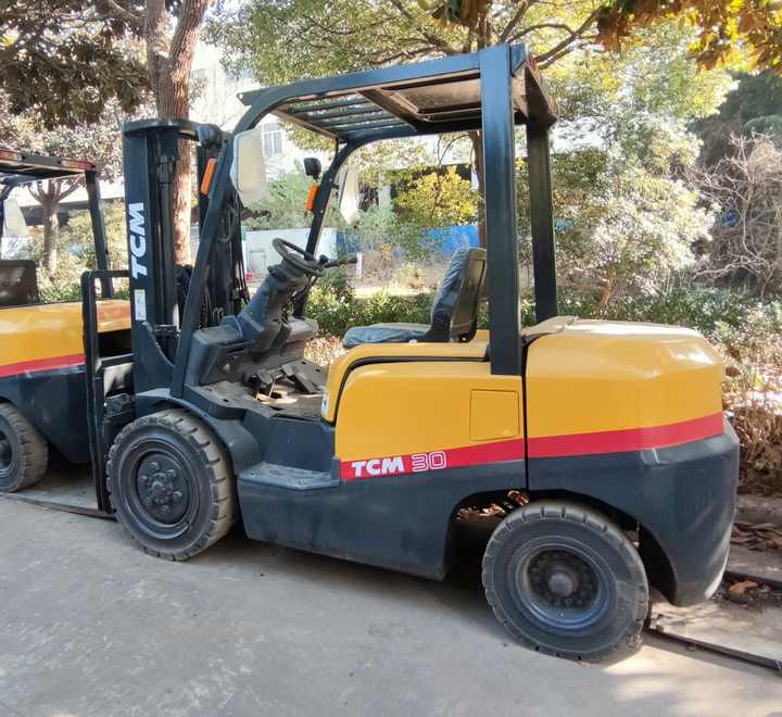 Good condition and high performance TCM FD30 used forklift with good condition on hot sale - Diesel forklift: picture 4 Good condition and high performance TCM FD30 used forklift with good condition on hot sale - Diesel forklift: picture 4