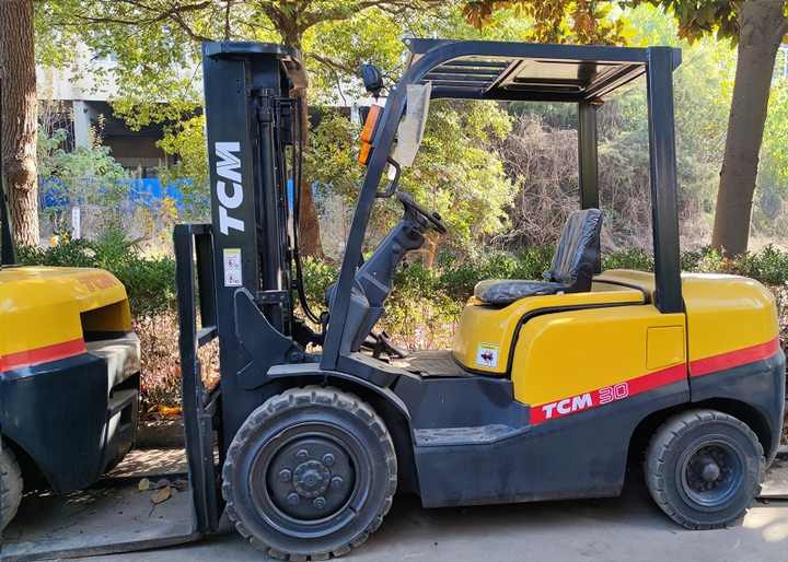 Good condition and high performance TCM FD30 used forklift with good condition on hot sale - Diesel forklift: picture 3 Good condition and high performance TCM FD30 used forklift with good condition on hot sale - Diesel forklift: picture 3