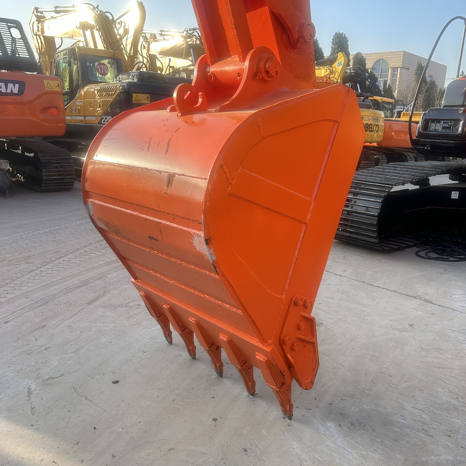 Hitachi ZX200-3 Excavator - Crawler excavator: picture 4 Hitachi ZX200-3 Excavator - Crawler excavator: picture 4