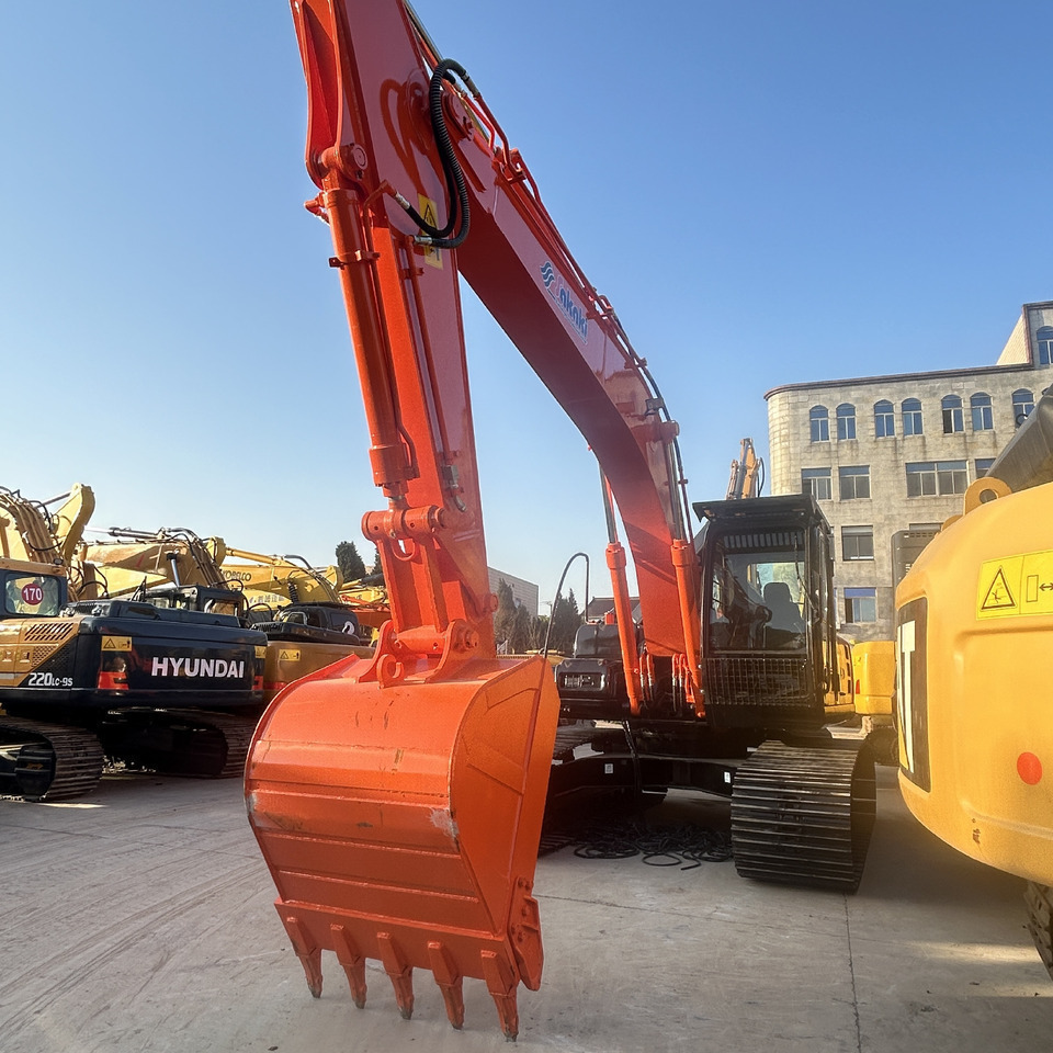 Hitachi ZX200-3 Excavator - Crawler excavator: picture 2 Hitachi ZX200-3 Excavator - Crawler excavator: picture 2