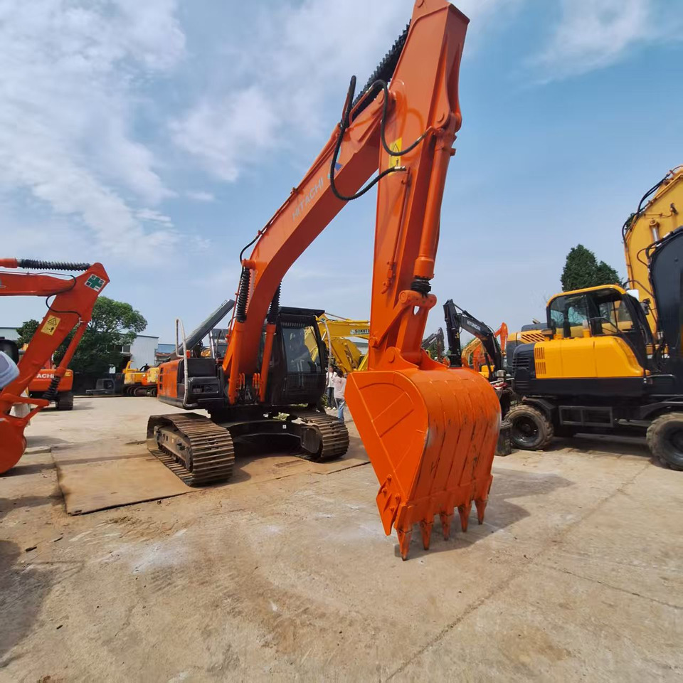 Hitachi ZX200 Excavator - Crawler excavator: picture 3 Hitachi ZX200 Excavator - Crawler excavator: picture 3