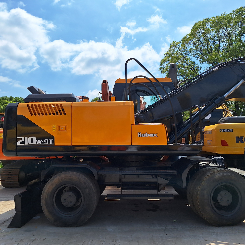 Hyundai 210w-9 wheel excavator - Wheel excavator: picture 2 Hyundai 210w-9 wheel excavator - Wheel excavator: picture 2