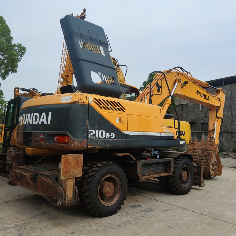Hyundai 210w-9 wheel excavator - Wheel excavator: picture 4 Hyundai 210w-9 wheel excavator - Wheel excavator: picture 4