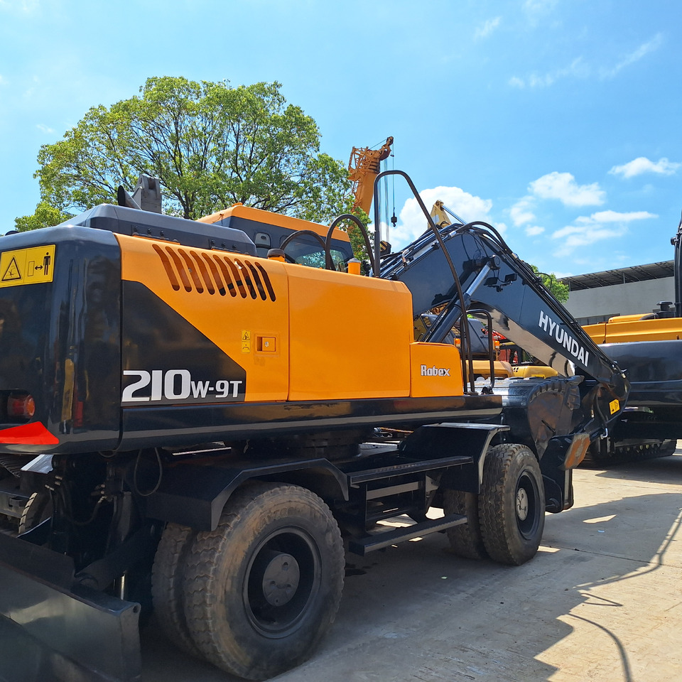 Hyundai 210w-9 wheel excavator - Wheel excavator: picture 5 Hyundai 210w-9 wheel excavator - Wheel excavator: picture 5