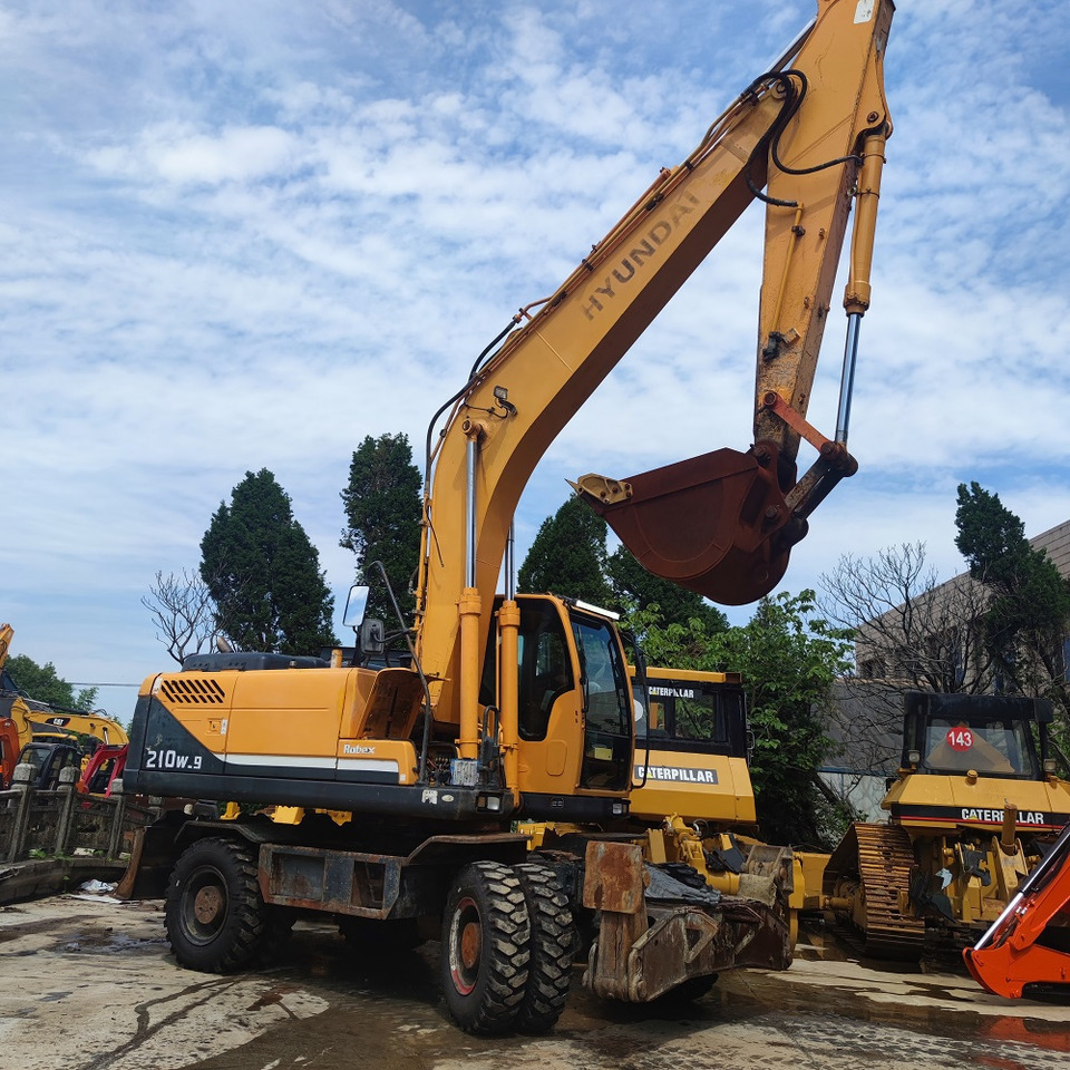 Hyundai 210w-9 wheel excavator - Wheel excavator: picture 3 Hyundai 210w-9 wheel excavator - Wheel excavator: picture 3