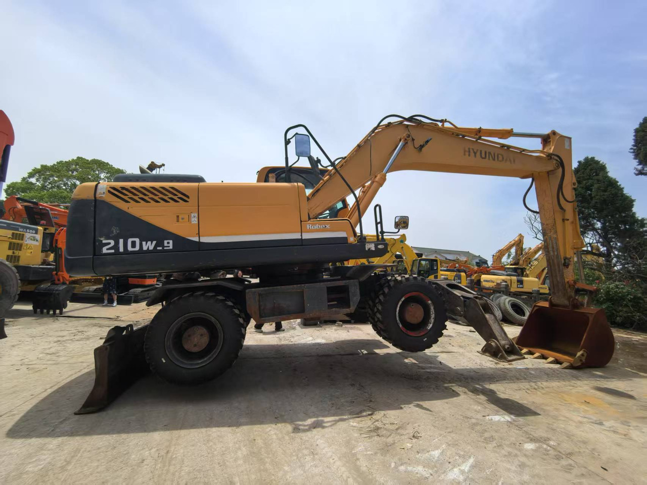 Hyundai 210w-9 wheel excavator - Wheel excavator: picture 4 Hyundai 210w-9 wheel excavator - Wheel excavator: picture 4