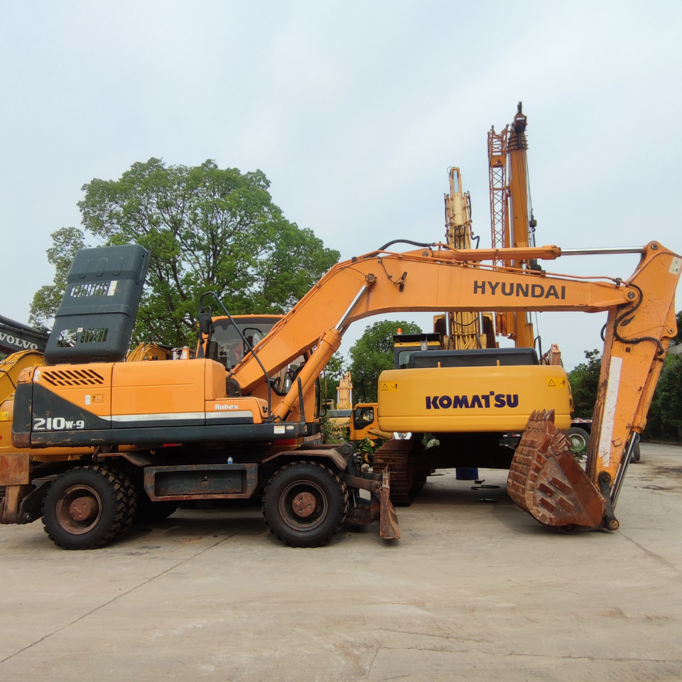 Hyundai 210w-9 wheel excavator - Wheel excavator: picture 1 Hyundai 210w-9 wheel excavator - Wheel excavator: picture 1
