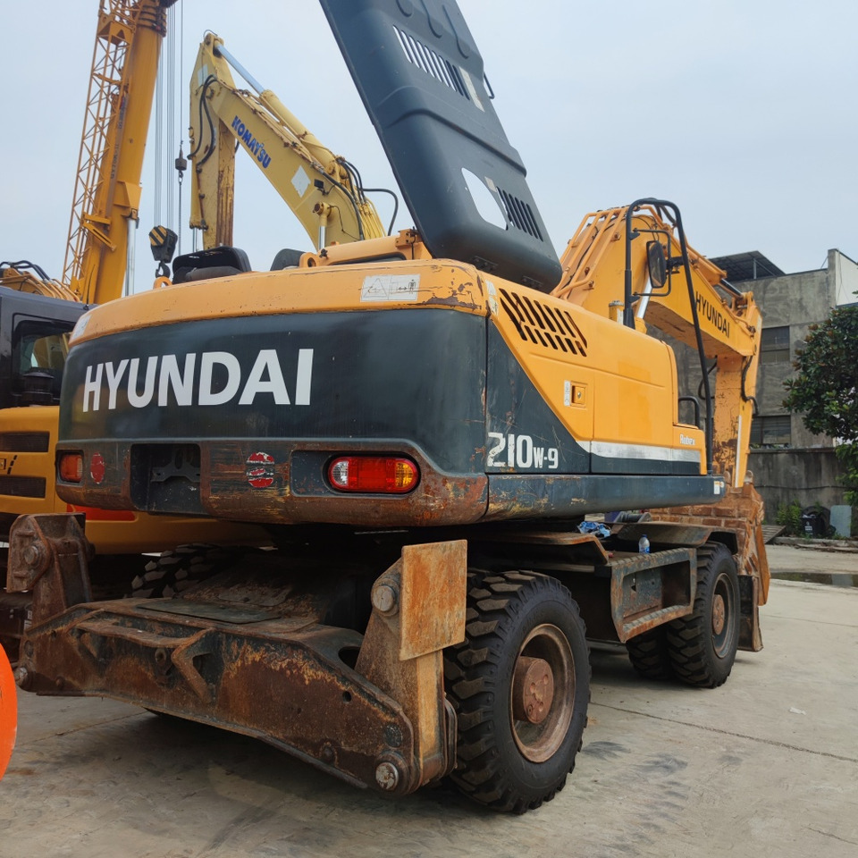 Hyundai 210w-9T wheel excavator - Wheel excavator: picture 5 Hyundai 210w-9T wheel excavator - Wheel excavator: picture 5