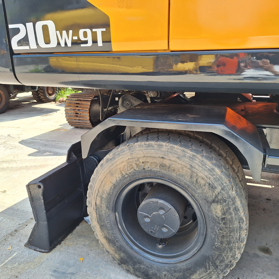 Hyundai 210w-9T wheel excavator - Wheel excavator: picture 5 Hyundai 210w-9T wheel excavator - Wheel excavator: picture 5