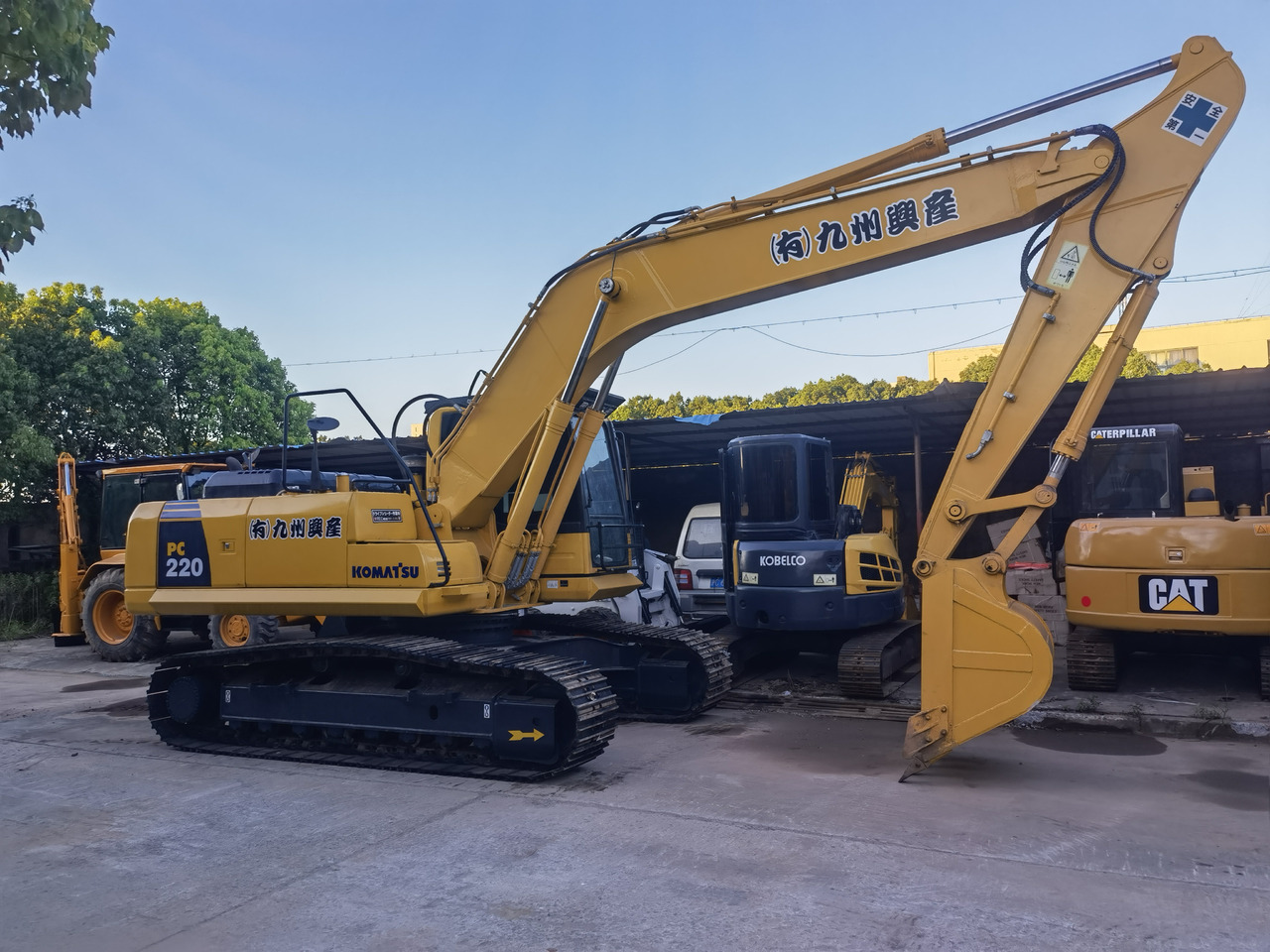 KOMATSU PC220-8 - Crawler excavator: picture 2 KOMATSU PC220-8 - Crawler excavator: picture 2