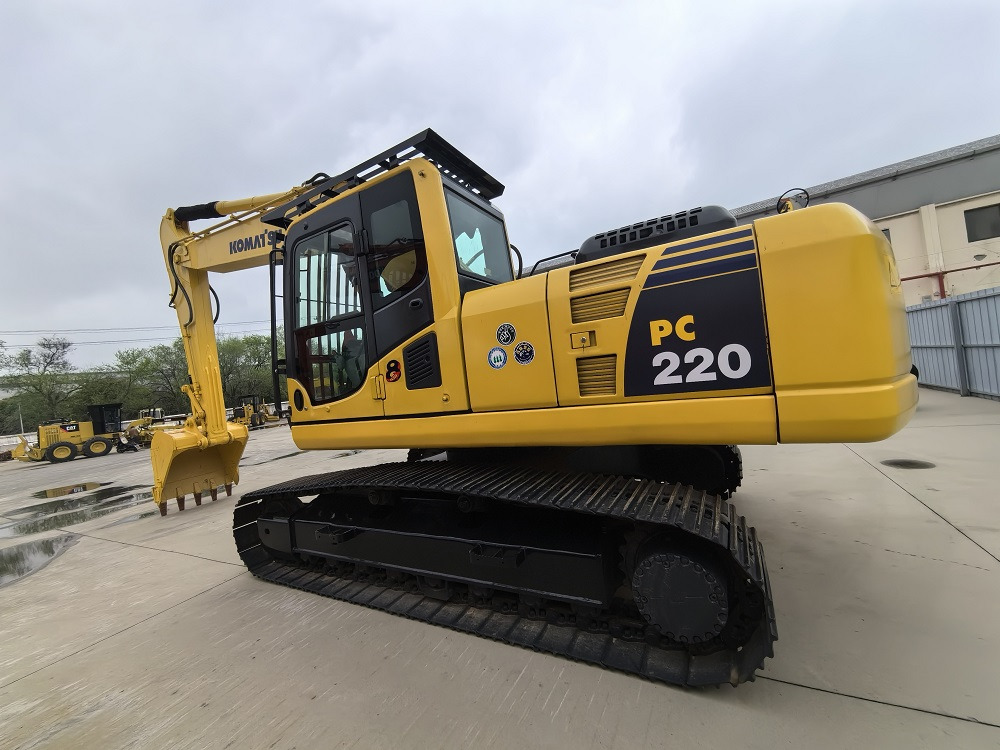 KOMATSU PC220-8 excavator - Crawler excavator: picture 3 KOMATSU PC220-8 excavator - Crawler excavator: picture 3