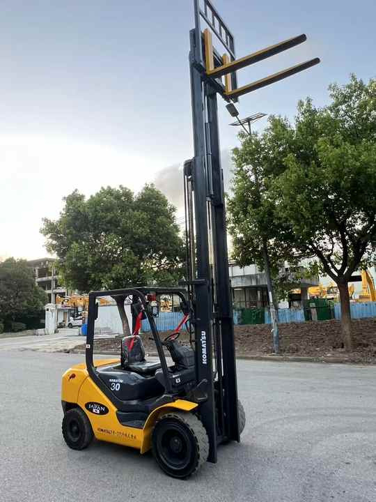 Low price used Komatsu Forklifts FD30 secondhand Komatsu FD30 japanese used forklift for sale - Diesel forklift: picture 5 Low price used Komatsu Forklifts FD30 secondhand Komatsu FD30 japanese used forklift for sale - Diesel forklift: picture 5