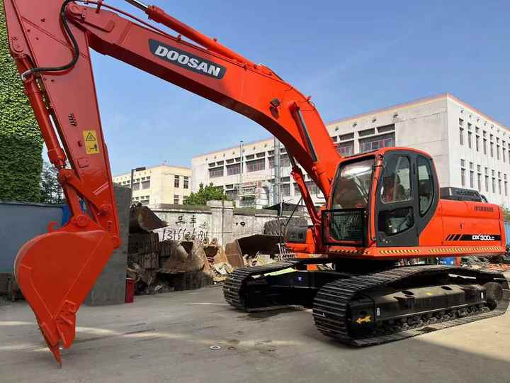 Original Korea Doosan Used Excavator 30 Ton Doosan DX300LC Crawler Excavator For Sale - Crawler excavator: picture 2 Original Korea Doosan Used Excavator 30 Ton Doosan DX300LC Crawler Excavator For Sale - Crawler excavator: picture 2