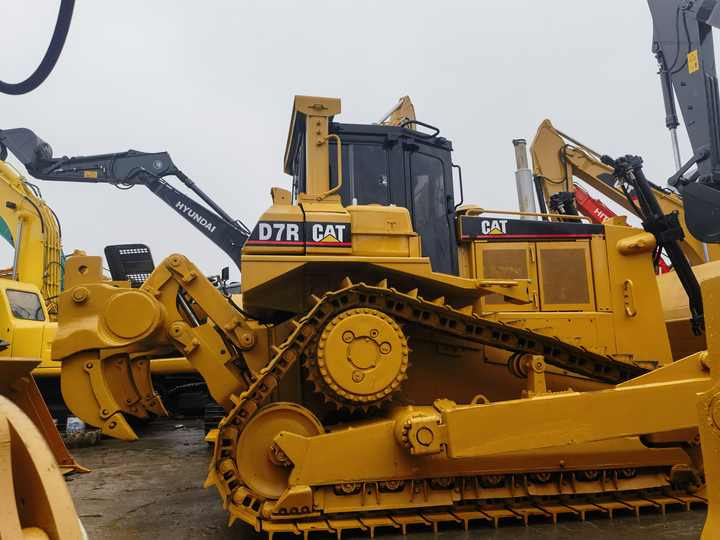 Second Hand CAT D8R Dozer Caterpillar Used D7R D8R tractor bulldozer with good engine for sale - Bulldozer: picture 3 Second Hand CAT D8R Dozer Caterpillar Used D7R D8R tractor bulldozer with good engine for sale - Bulldozer: picture 3