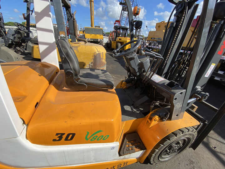 Second Hand komatsu tcm FD30 with good condition and high performance forklift TCM FD30 in stock - Diesel forklift: picture 3 Second Hand komatsu tcm FD30 with good condition and high performance forklift TCM FD30 in stock - Diesel forklift: picture 3