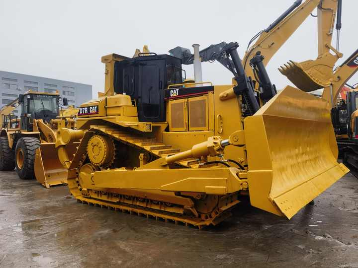 Second hand Cat D7R Dozer used D7 Dozers Cat Bulldozer Good Price for Sale in shanghai yard - Bulldozer: picture 4 Second hand Cat D7R Dozer used D7 Dozers Cat Bulldozer Good Price for Sale in shanghai yard - Bulldozer: picture 4