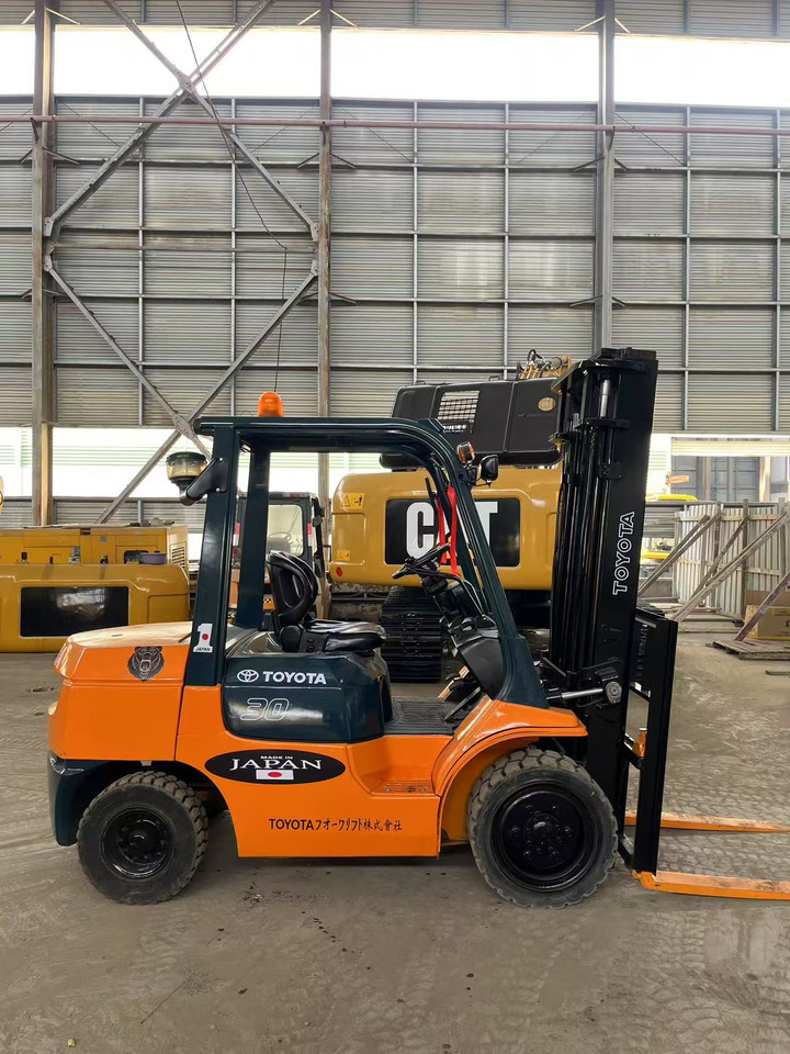 Toyota FD30 Forklift - Diesel forklift: picture 1 Toyota FD30 Forklift - Diesel forklift: picture 1
