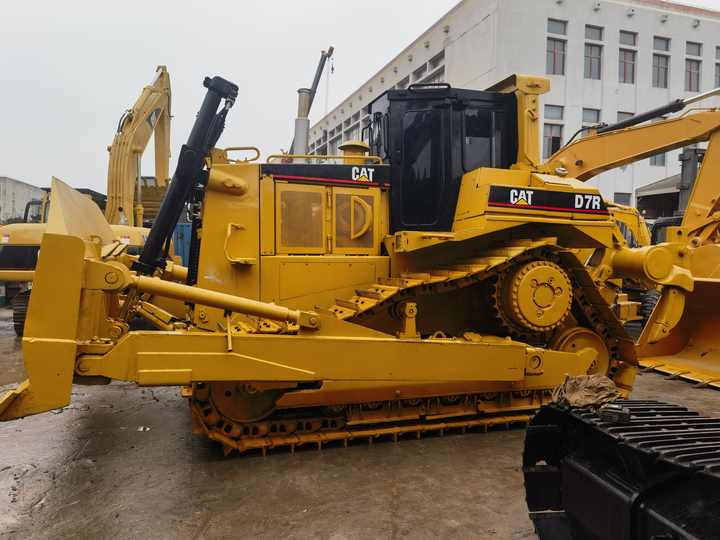 Used CAT bulldozer D7 second hand caterpillar D7G D7R high quality crawler bulldozer FOR SALE - Bulldozer: picture 4 Used CAT bulldozer D7 second hand caterpillar D7G D7R high quality crawler bulldozer FOR SALE - Bulldozer: picture 4