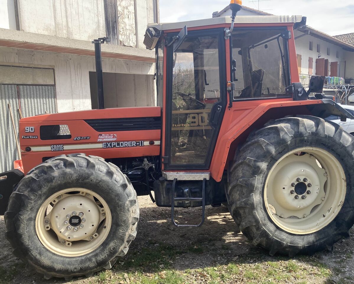 - Compact tractor: picture 2 - Compact tractor: picture 2