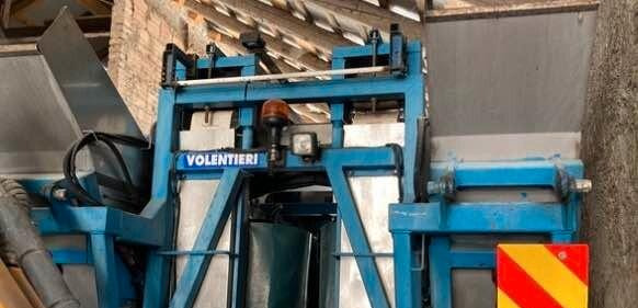 Vendemmiatrice Volentieri VG 2000/2 TA - Grape harvesting machine: picture 1 Vendemmiatrice Volentieri VG 2000/2 TA - Grape harvesting machine: picture 1