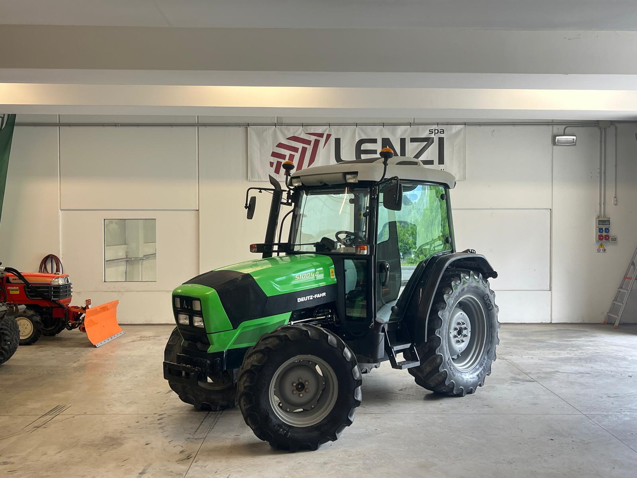 DEUTZ-FAHR 5100.4 D - Farm tractor: picture 1 DEUTZ-FAHR 5100.4 D - Farm tractor: picture 1