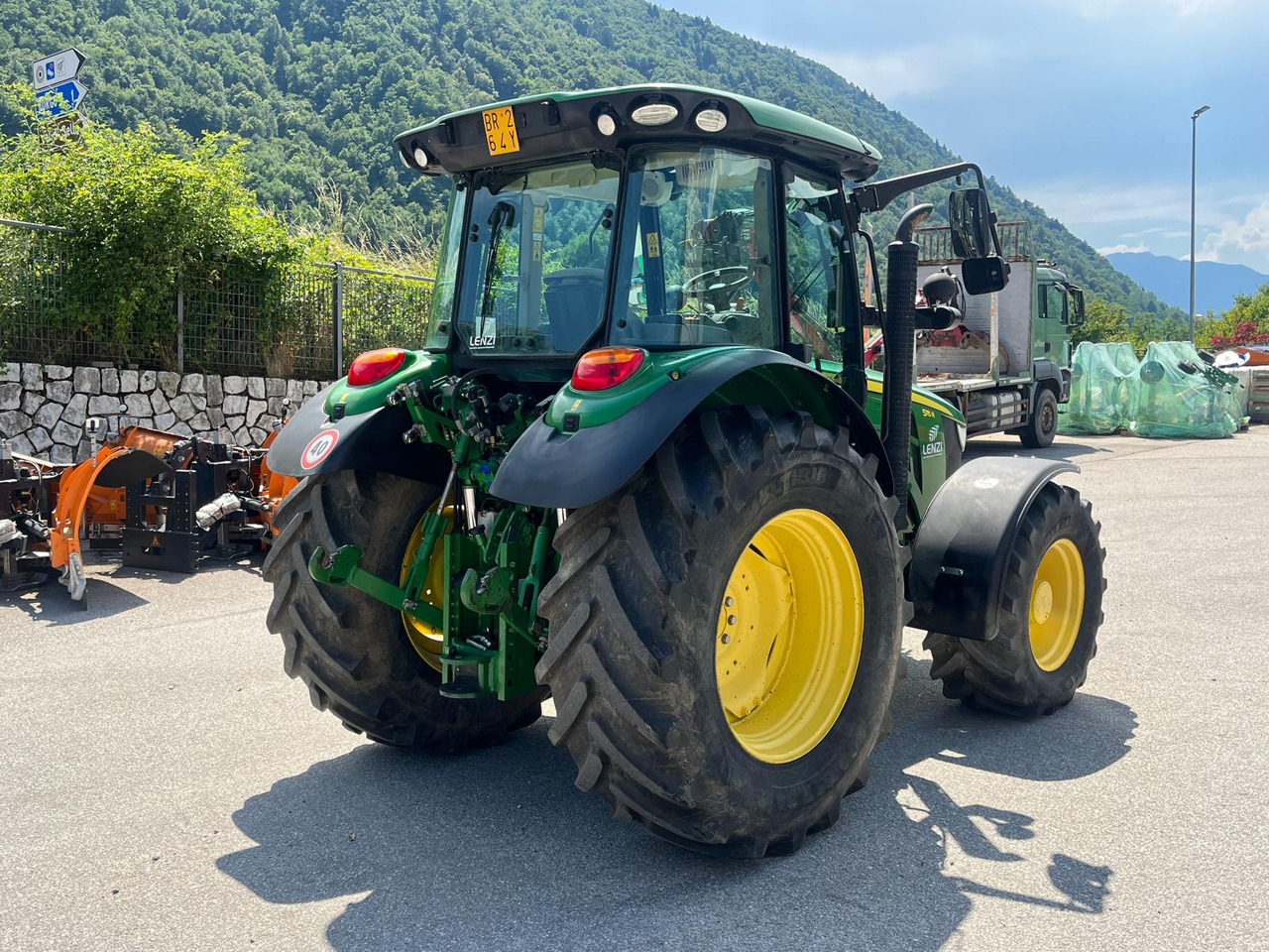 Farm tractor JOHN DEERE 5115R: picture 6