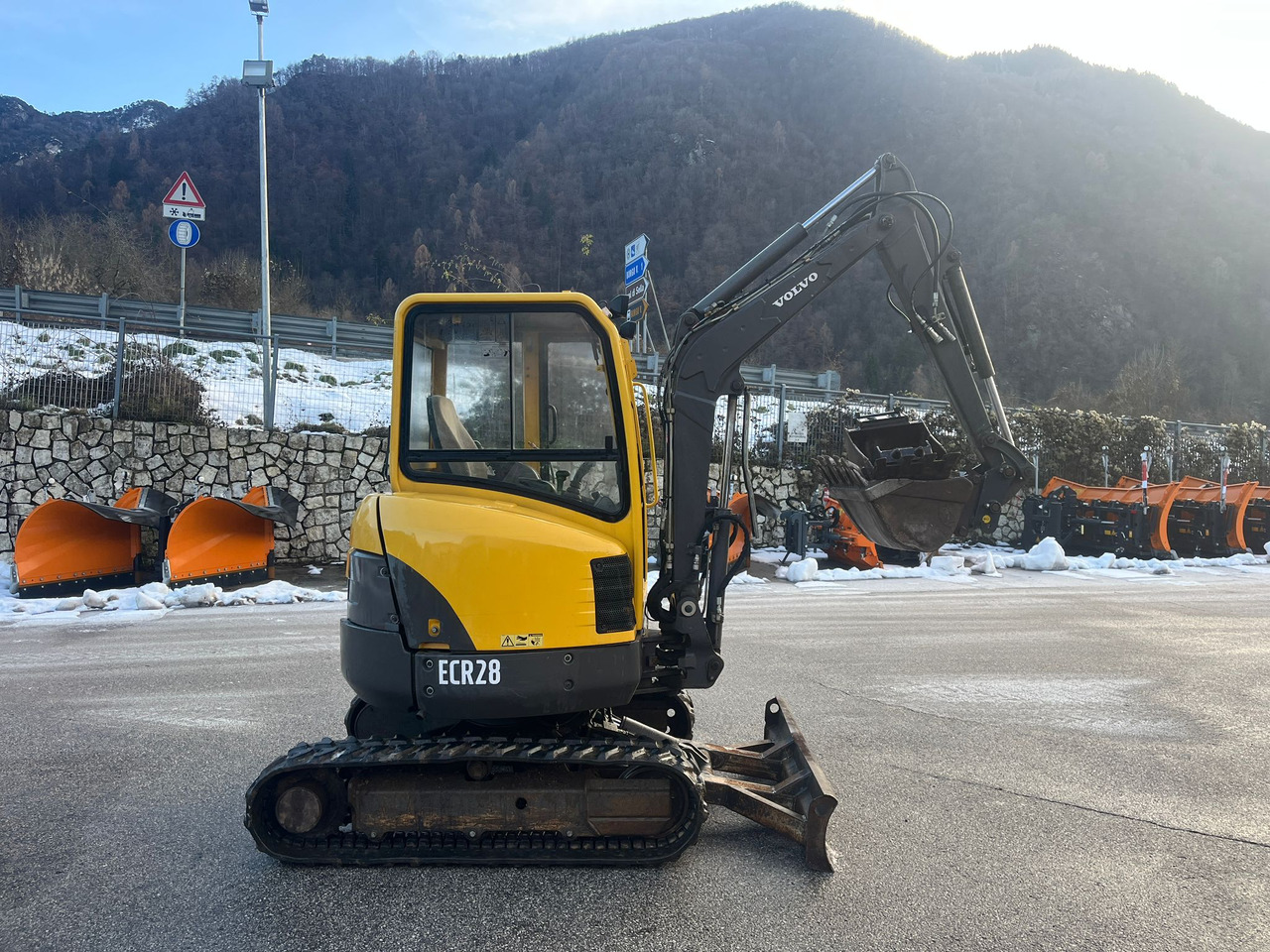 MINIESCAVATORE VOLVO ECR 28 - Mini excavator: picture 3 MINIESCAVATORE VOLVO ECR 28 - Mini excavator: picture 3