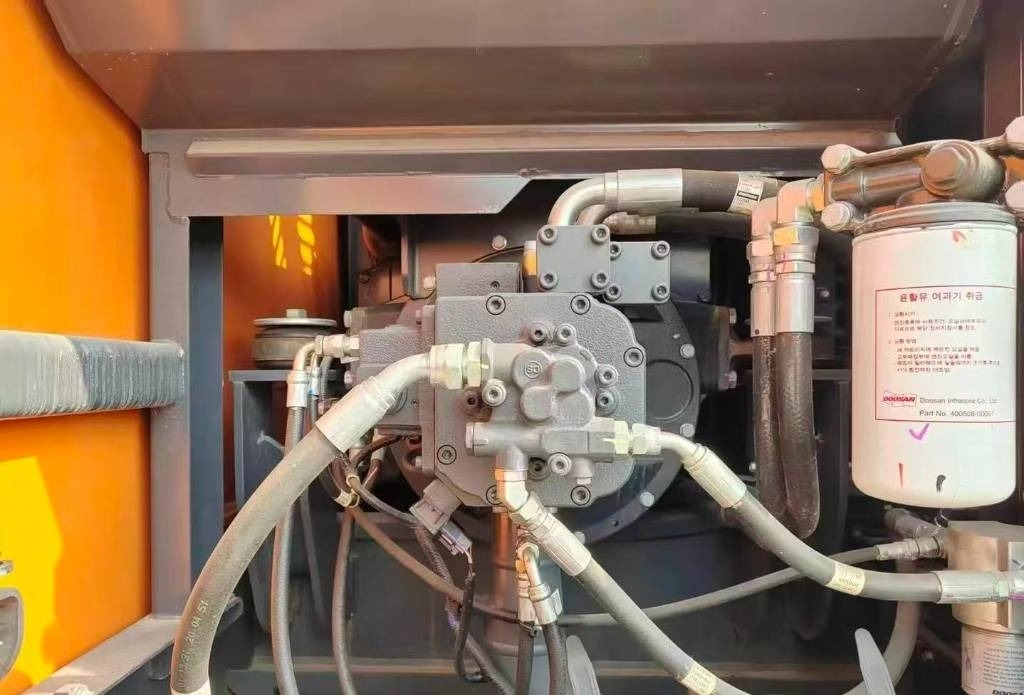 Doosan DX 220  - Crawler excavator: picture 3 Doosan DX 220  - Crawler excavator: picture 3