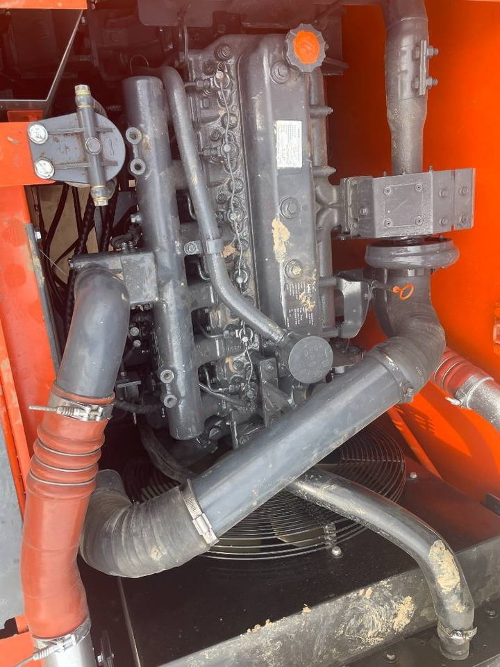 Crawler excavator Doosan DX 225: picture 9