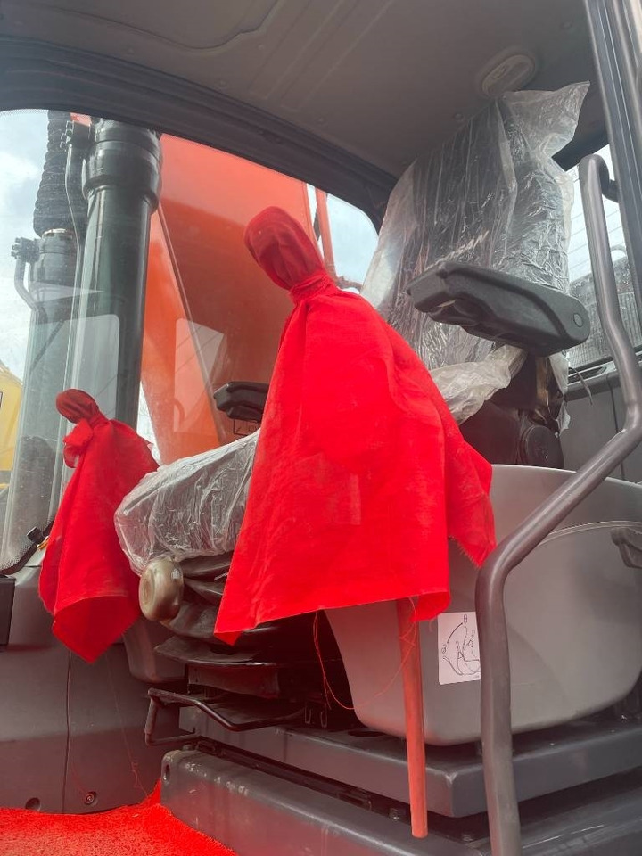 Doosan DX 225 - Crawler excavator: picture 3 Doosan DX 225 - Crawler excavator: picture 3